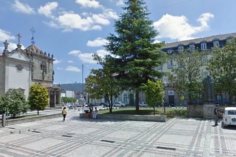 Francisco Sanches' monument, Braga, Portugal - 01.png